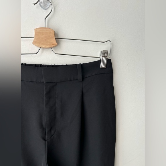 Uniqlo ezy relax fit ankle black
Pant - Picture 2 of 10